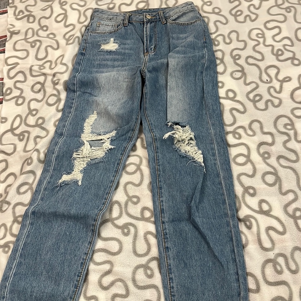 M selling these light wash jeans they have never been warn